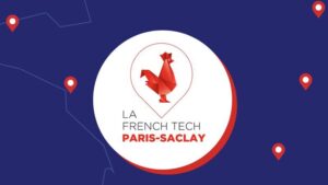 Logo French Tech Paris Saclay sur fond bleu